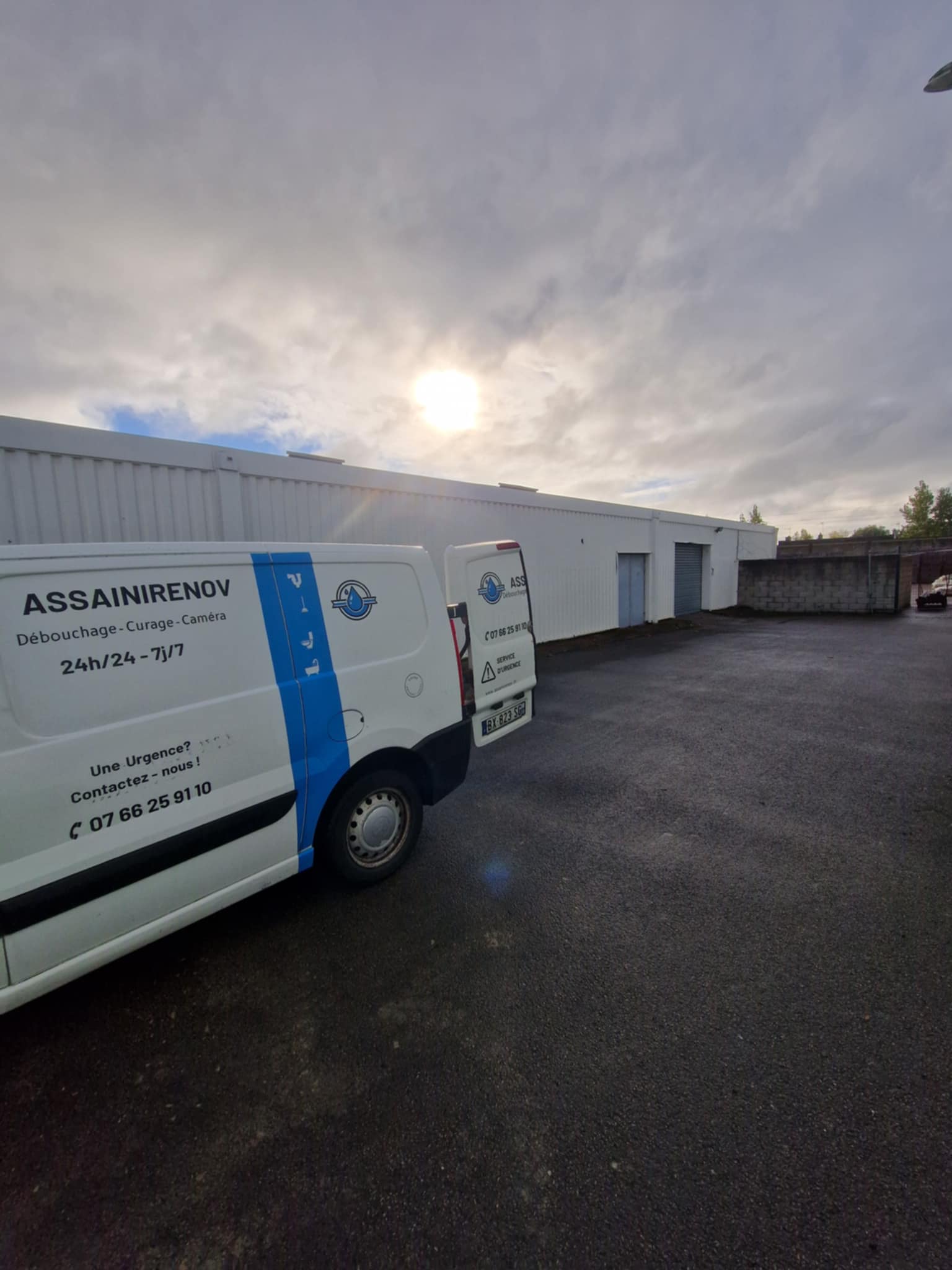 Chemisage canalisation sans tranchée Nord — camion Assainirenov