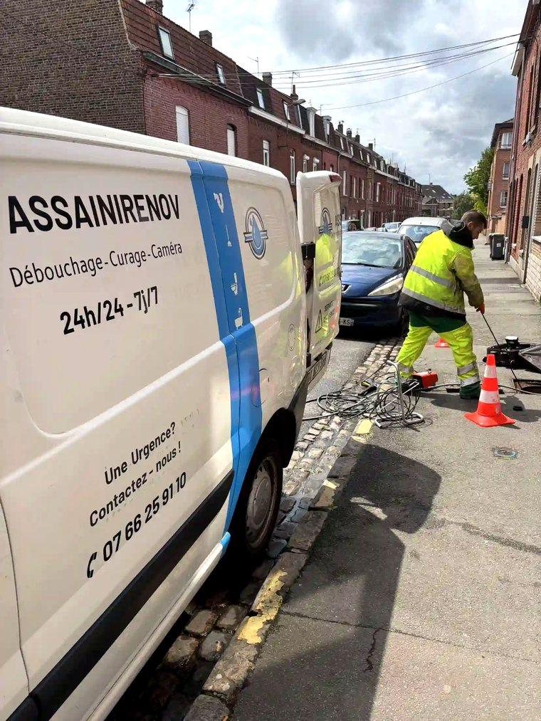 Camion Assainirenov en intervention de débouchage de canalisation à Roubaix